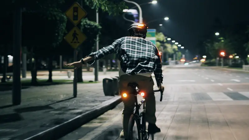 Lumos Firefly Smart Integrated Bike Light System 1