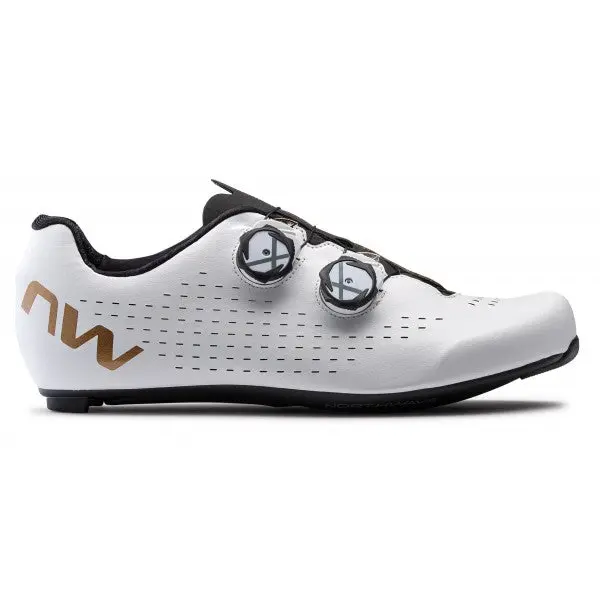 Northwave Revolution 3 Road Cycling Shoes – Boa Closure & Carbon Composite Sole 1